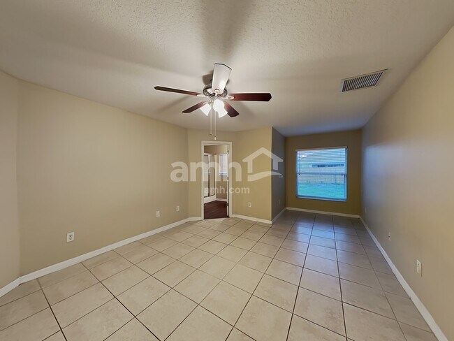 Building Photo - 1702 SW Penrose Ave