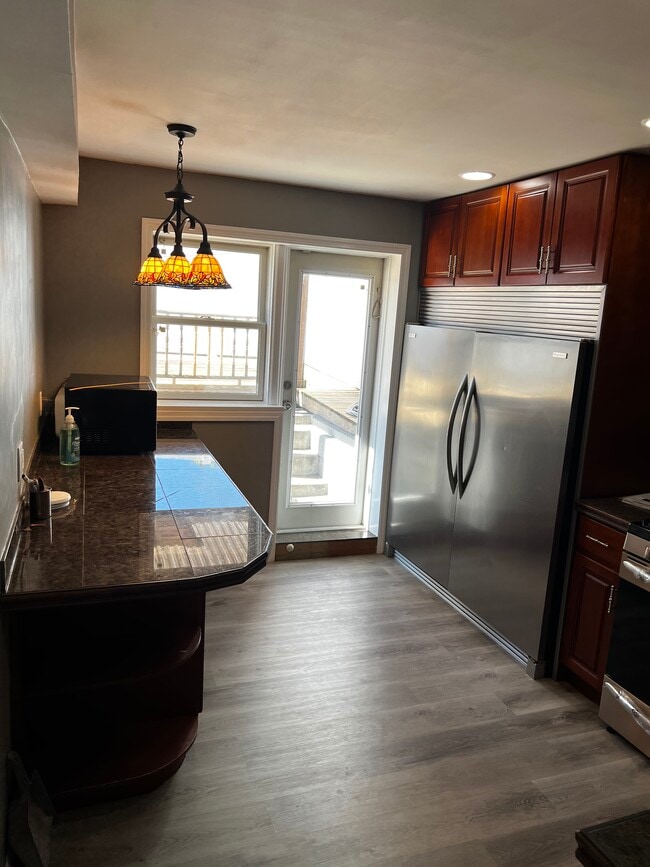 Building Photo - 8464 Little Neck Pkwy