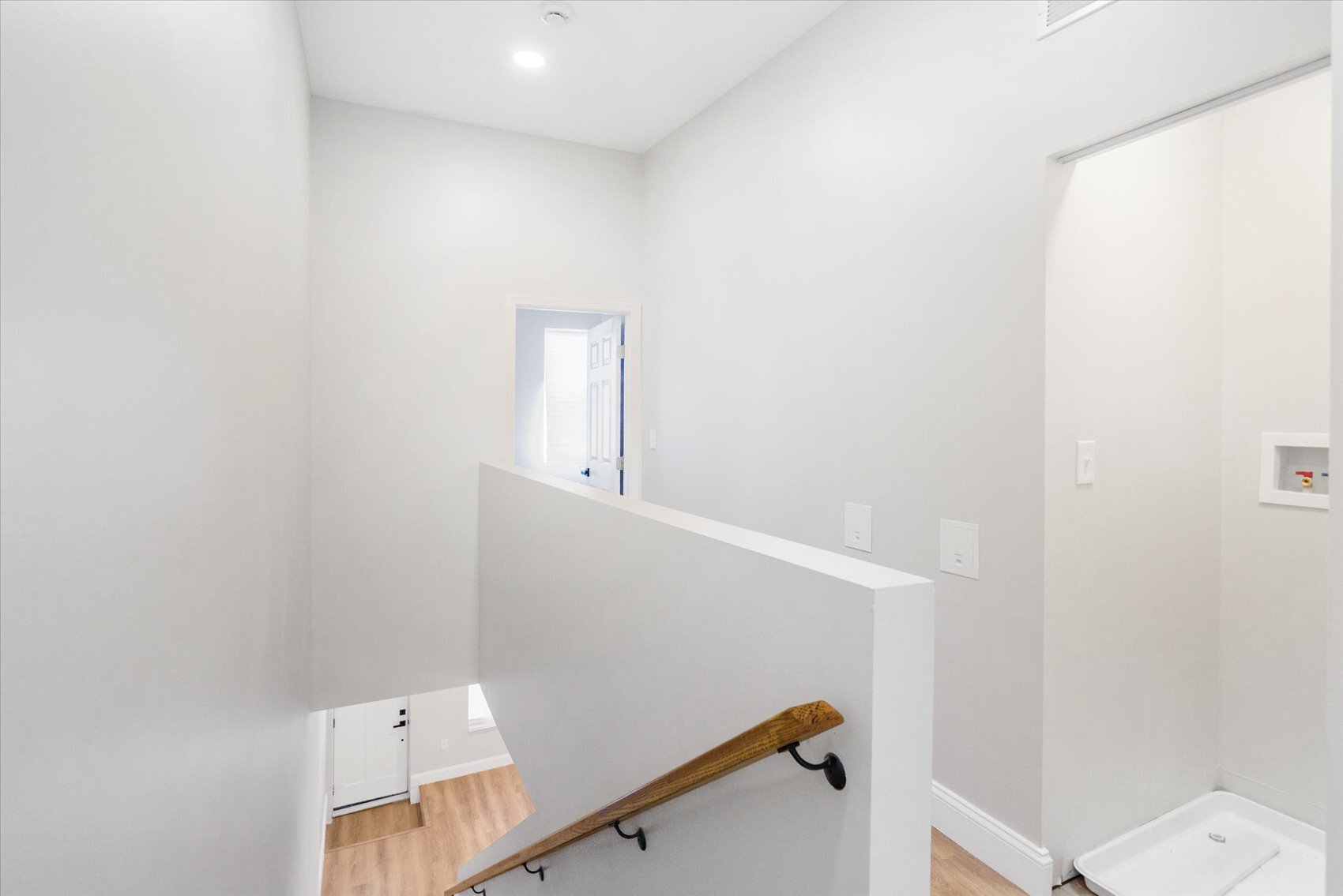 Building Photo - 1415 E Lanvale St