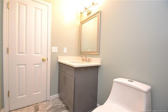 Building Photo - 2804 Thoreau Dr