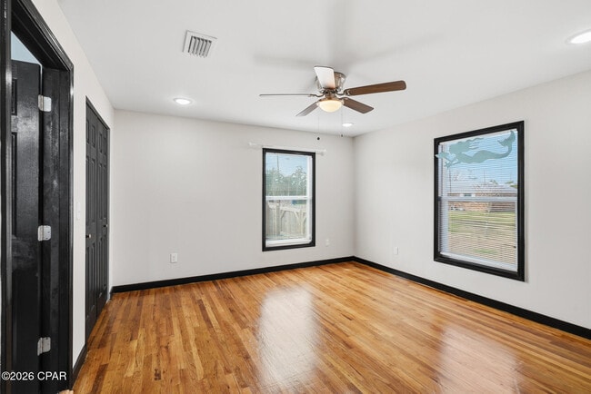 Building Photo - 1808 Chestnut Ave