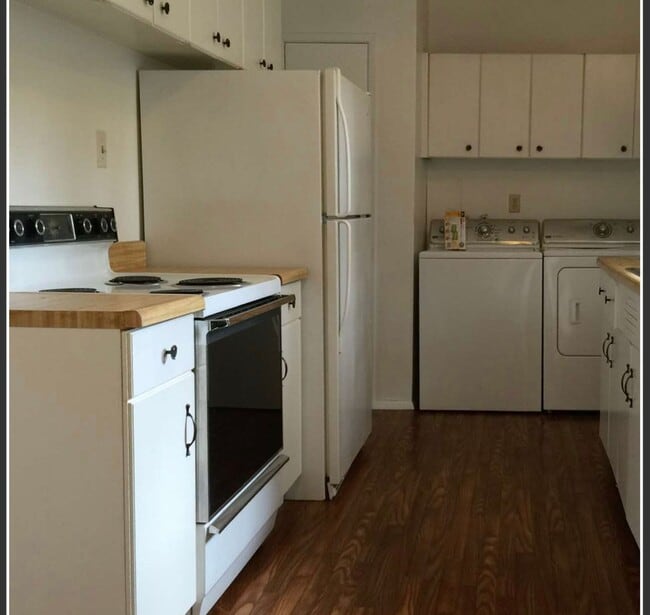 Building Photo - Mid Century 3 bedroom home in Bellevue