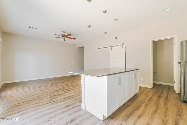Building Photo - 1119 S Stapley Dr