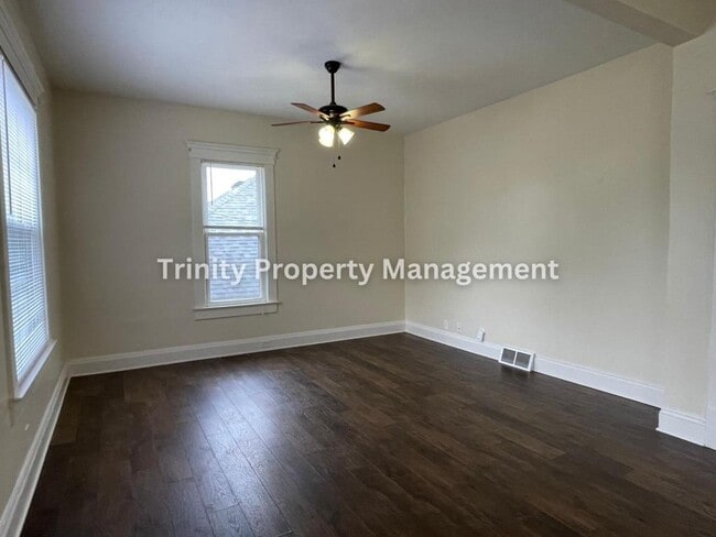Building Photo - 627 Stealey Ave