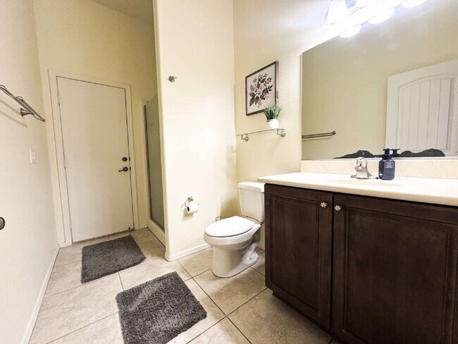 Building Photo - Stunning 4-Bed, 3-Bath Home in Sierra Montana