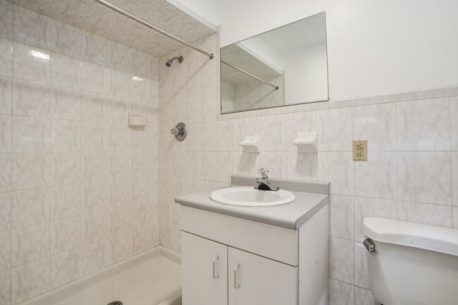 Building Photo - 2402 Hammett Ave