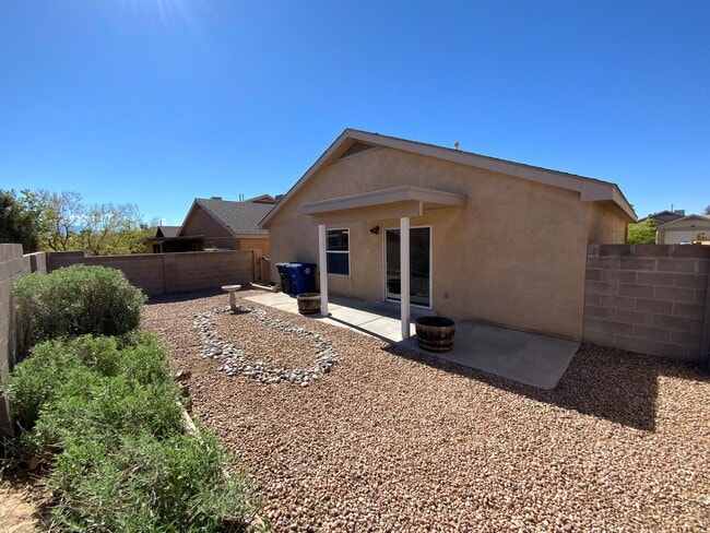 Building Photo - 3 Bedroom Single Story Home Available in V...