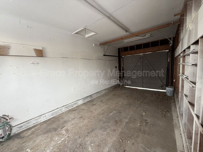 Building Photo - 3055 Carson St