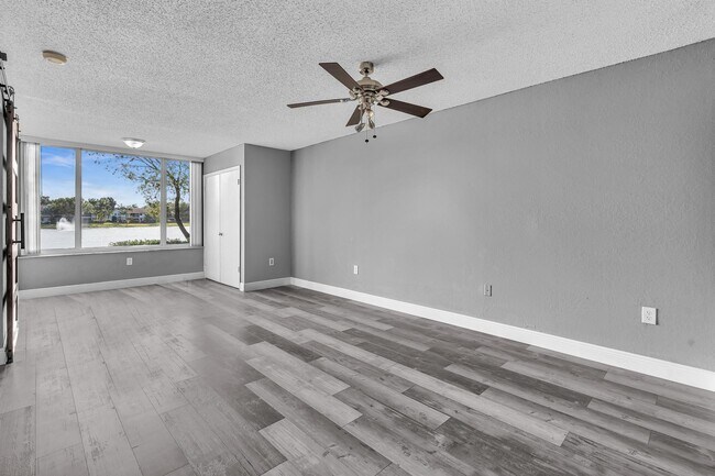 Building Photo - 2820 N Oakland Forest Dr