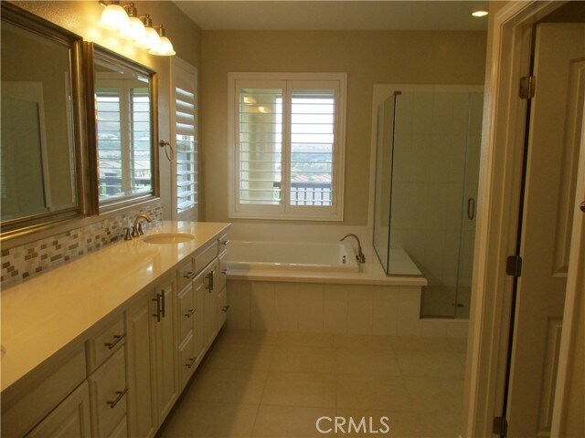 Building Photo - 12 Farra St