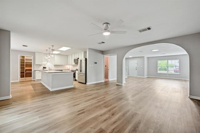 Building Photo - 8139 Evadean Cir