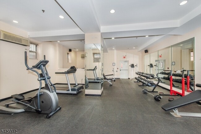 Building Photo - 70 S Munn Ave