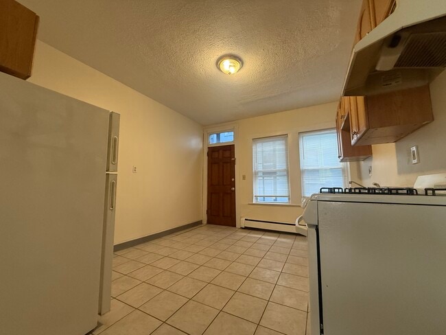 Building Photo - 27 Forest St