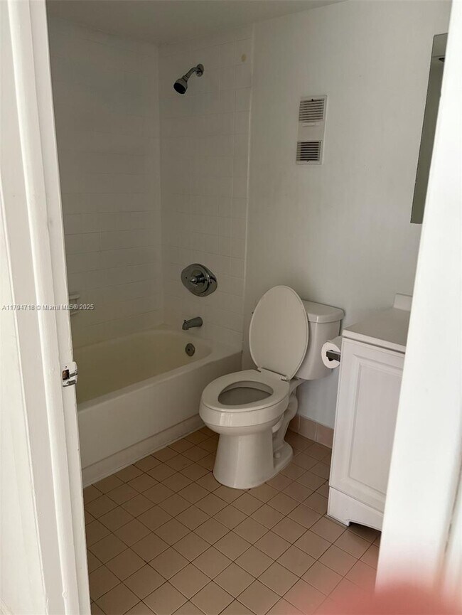 Building Photo - 6320 SW 138th Ct