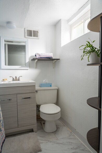 Building Photo - 2731 S Sherman St