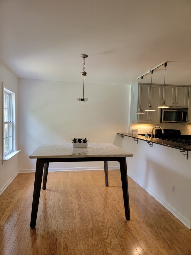 Building Photo - 1445 Monroe Dr NE