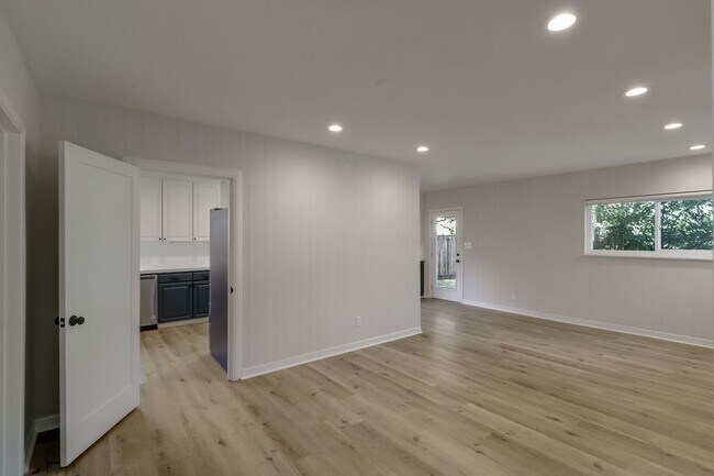 Building Photo - Los Altos 4-Bedroom with Fireplace, EV Hoo...
