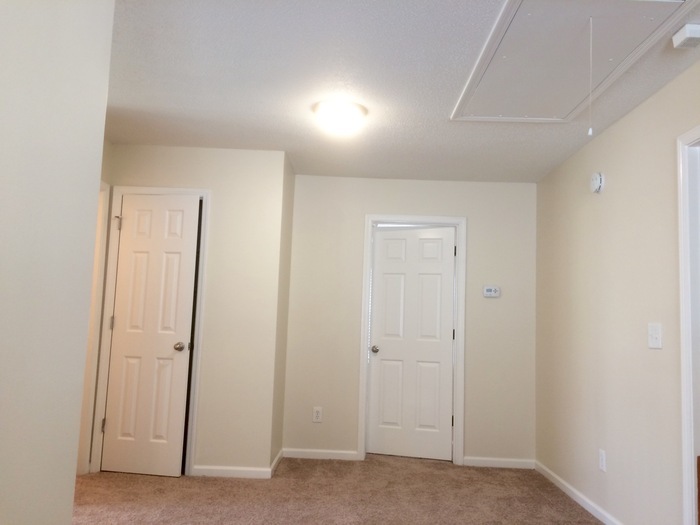 Building Photo - 6095 Trotters Cir