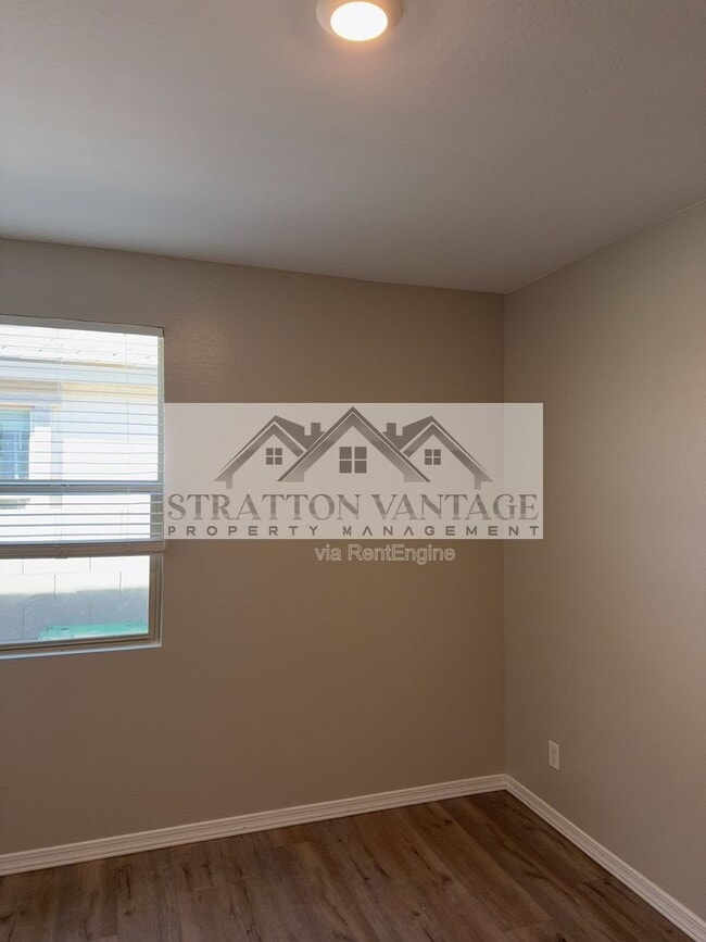 Building Photo - 36005 W San Clemente Ave