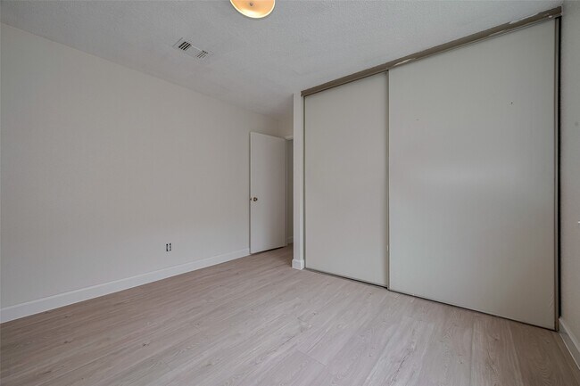 Building Photo - 15934 Barbarossa Dr