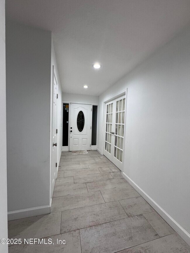 Building Photo - 7335 Floral Ridge Dr