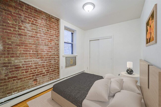 Building Photo - 624 Park Ave