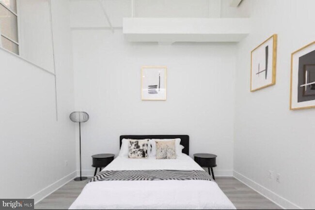 Building Photo - 300 Cathedral St