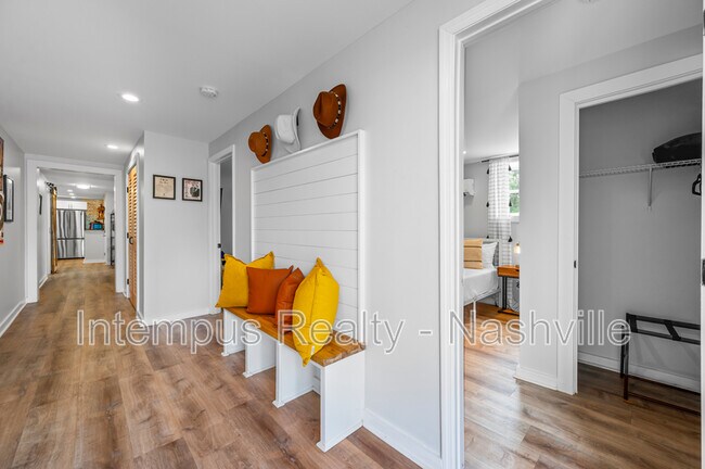 Building Photo - 840 Lemont Dr