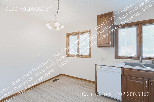 Building Photo - 7130 Holdrege St