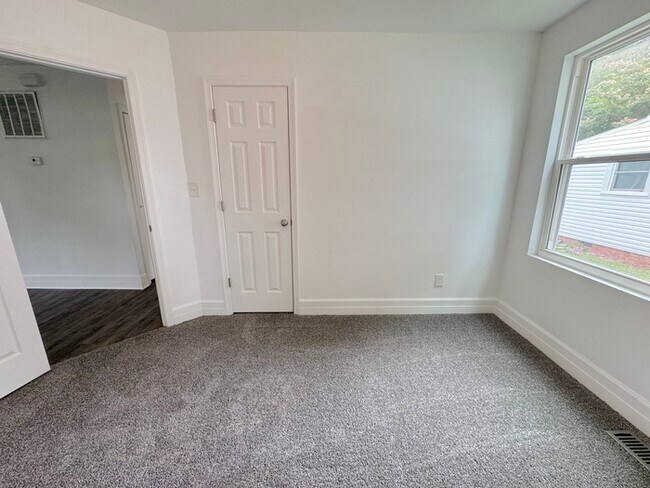 Building Photo - CHARMING 4-BEDROOM, 2-BATH COTTAGE-STYLE HOME IN HAMPTON, VA!