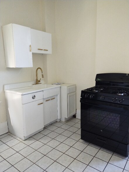 Building Photo - 3521 Clifton Ave