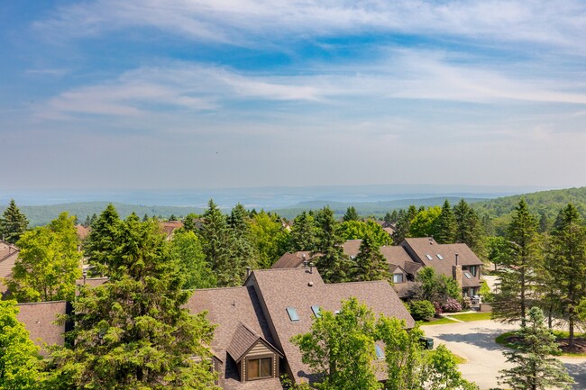 Building Photo - 8120 Stonegate Dr
