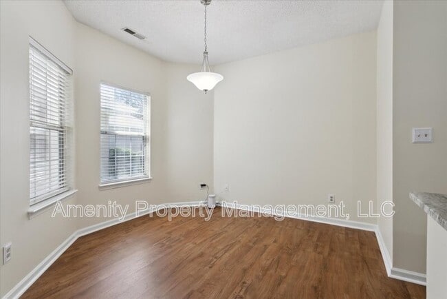 Building Photo - 1628 Willow Cv