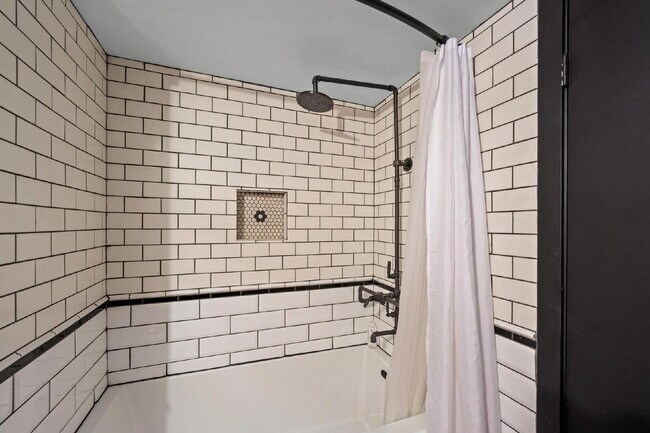 Building Photo - Chic Furnished Loft with Bay Views in the ...