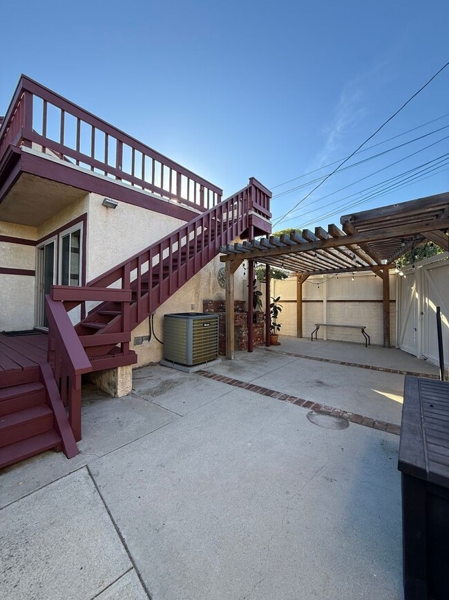 Building Photo - San Pedro 4 bedroom, 3 Bath Home with yard and Deck! Available NOW!