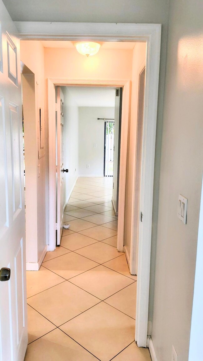 Building Photo - 1170 Staghorn St