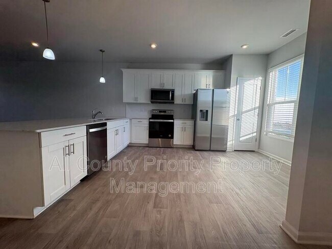 Building Photo - 67 Blakely St