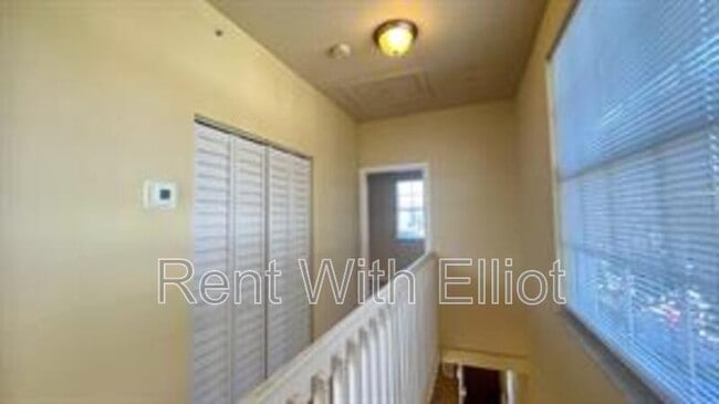 Building Photo - 735 SW 148th Ave
