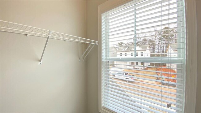 Building Photo - 4591 Silver Oak Dr SW