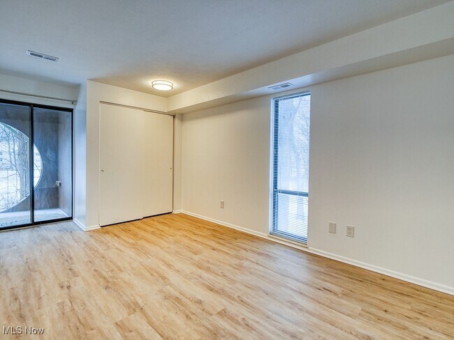 Building Photo - 33803 Electric Blvd