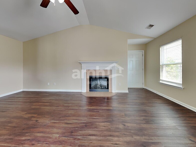 Building Photo - 117 Lakepointe Dr