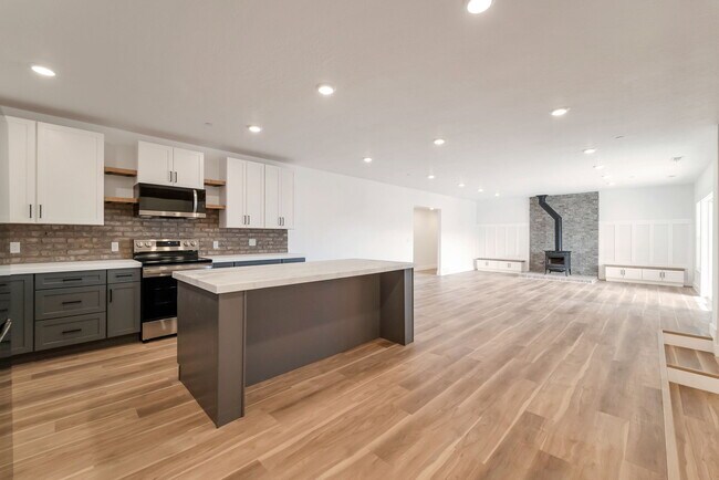 Building Photo - 14534 S Shaggy Mountain Rd