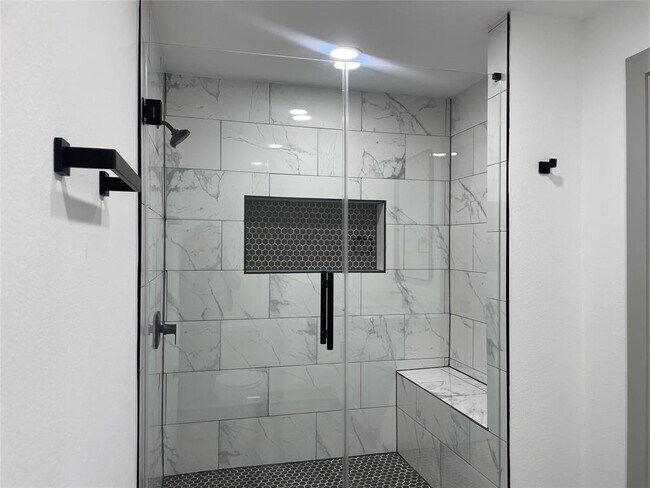 Building Photo - 7005 Kopman Dr