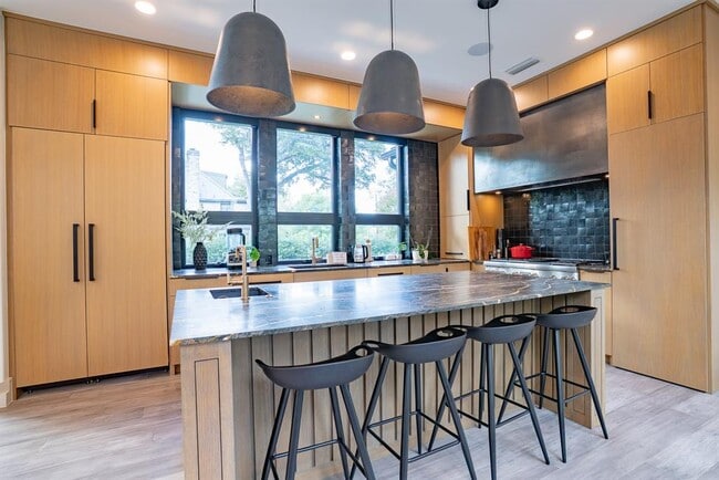 Building Photo - 1501 Rockmoor Ave