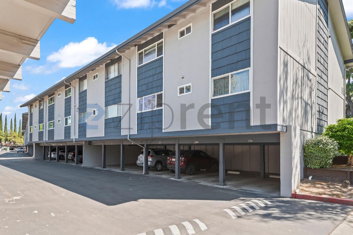 Building Photo - 9085 Alcosta Blvd