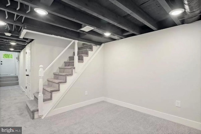Building Photo - 396 Ripka St