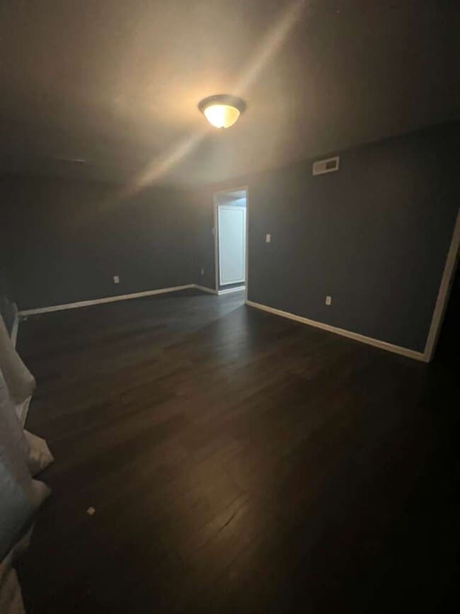 Building Photo - Lake Grove