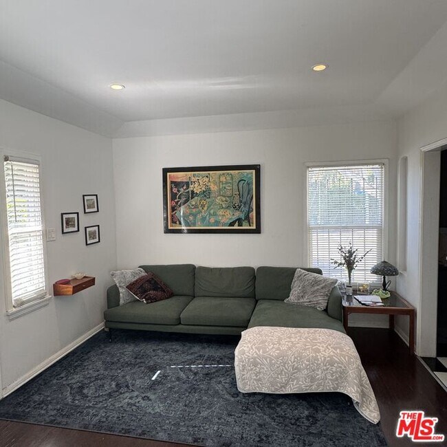 Building Photo - 1228 N Crescent Heights Blvd