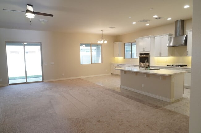 Building Photo - Fetlock