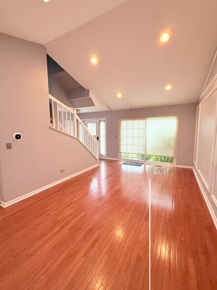 Building Photo - 272 Le Parc Cir